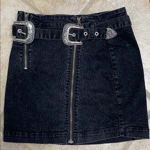 Black buckle tight skirt